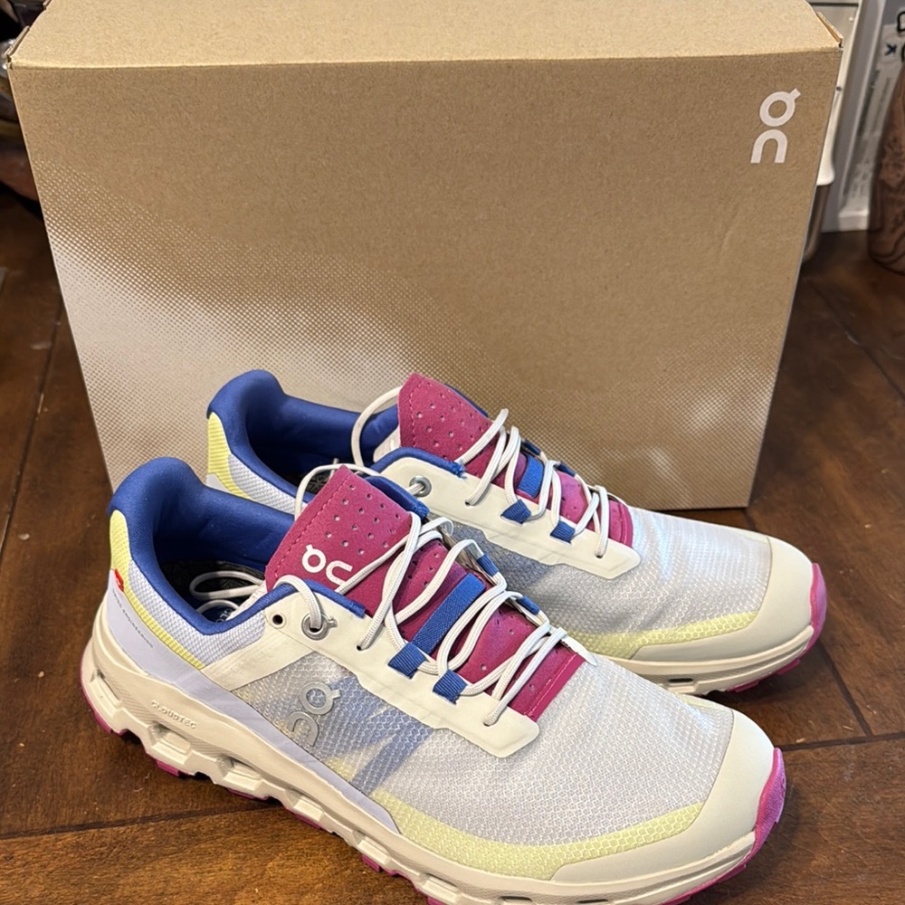 New in box On Running cloudvista women’s 10W